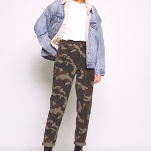 NWOT AMERICAN EAGLE camo corduroy mom jean